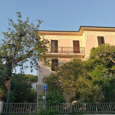 Villa La Fonte مارينا دي بييتراسانْت المظهر الخارجي الصورة