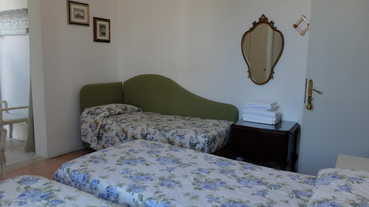 Villa La Fonte مارينا دي بييتراسانْت الغرفة الصورة