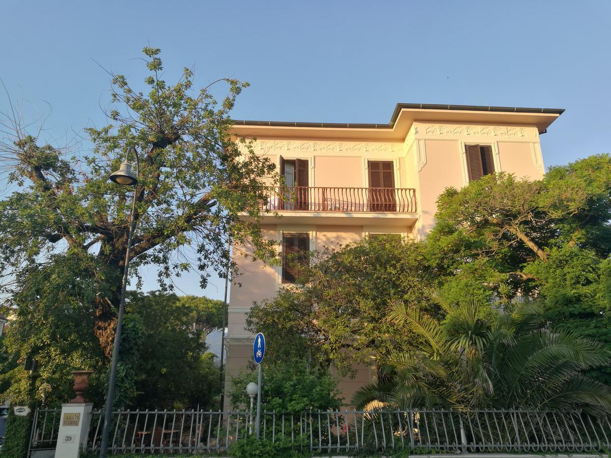 Villa La Fonte مارينا دي بييتراسانْت المظهر الخارجي الصورة