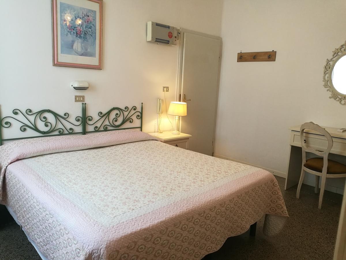 Villa La Fonte مارينا دي بييتراسانْت المظهر الخارجي الصورة